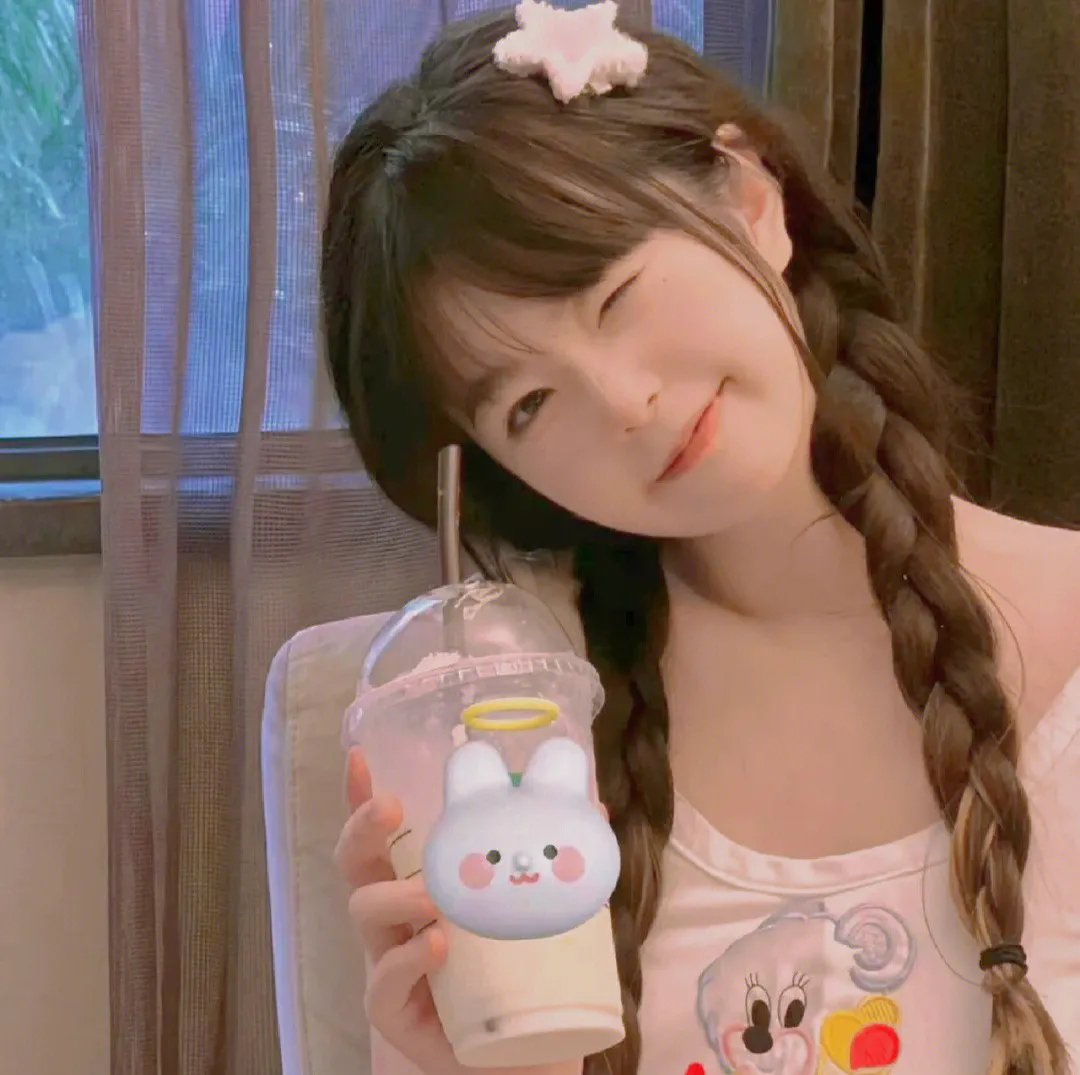 早餐时女歌迷快闪