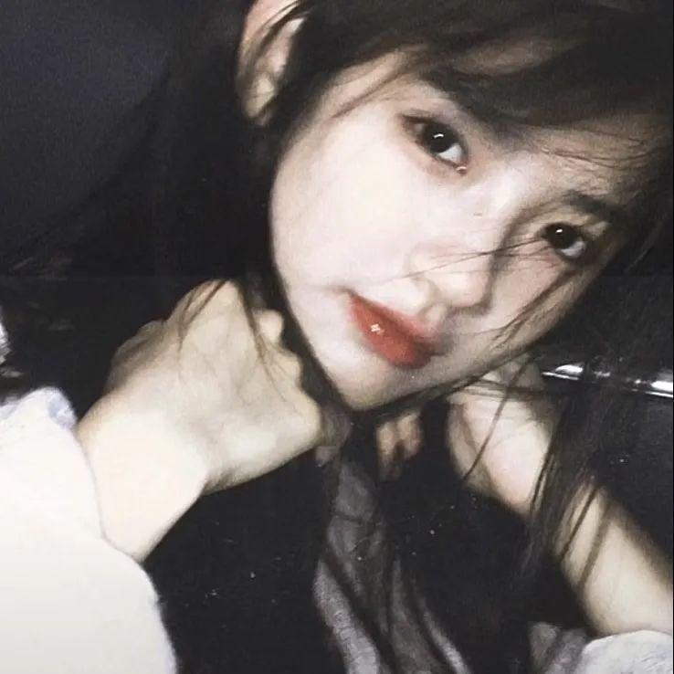 绿衣女子